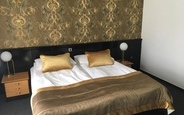 Alp Hotel