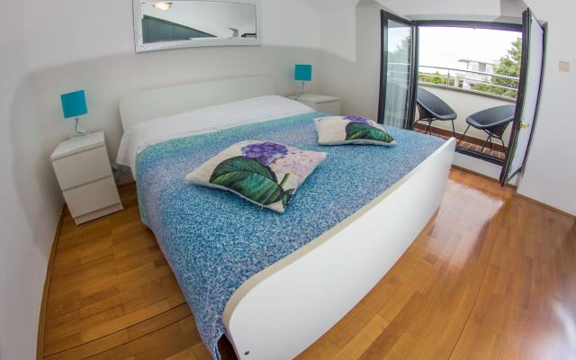 Apartments Romina- 50m from the Sea