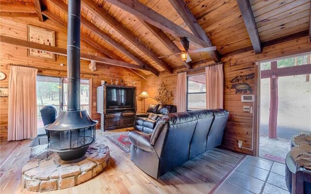 Lincoln Log Cabin - Three Bedroom Cabin with Hot Tub