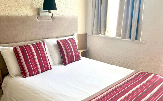 Clifton Court Metro Hotel