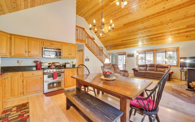 Hikers Haven: Pine Getaway w/ Wraparound Deck!