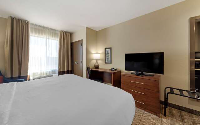 Comfort Inn & Suites Harrah