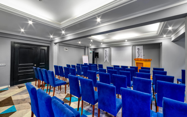 Numa Port Hotel