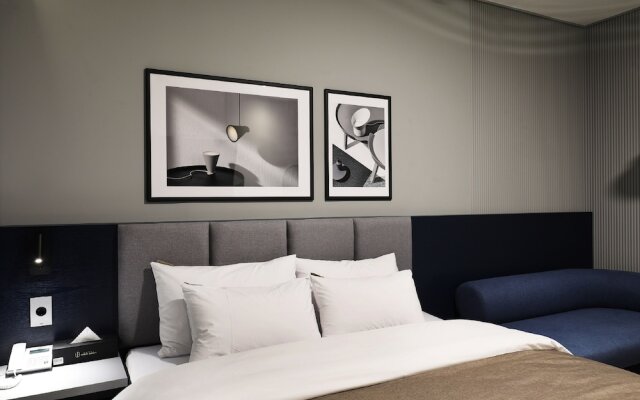 Hotel Urban Brown