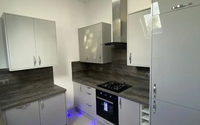 Remarkable 2-bed Penthouse in Wolverhampton
