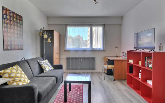"Urbaine Budget" Studio calme avec Parking