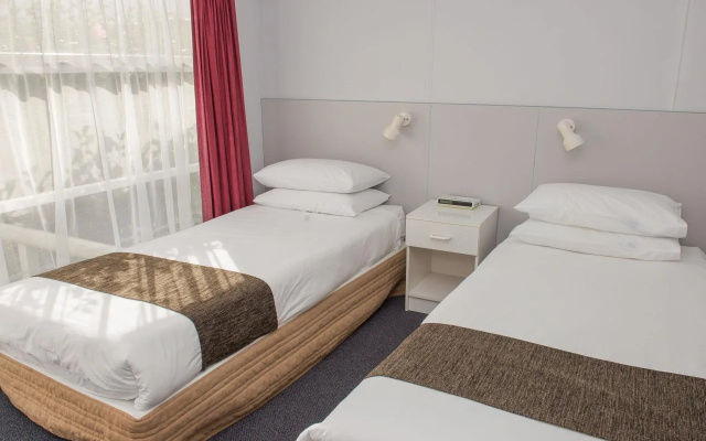 Tudor Apartments – Guest Rooms – Burnt Pine