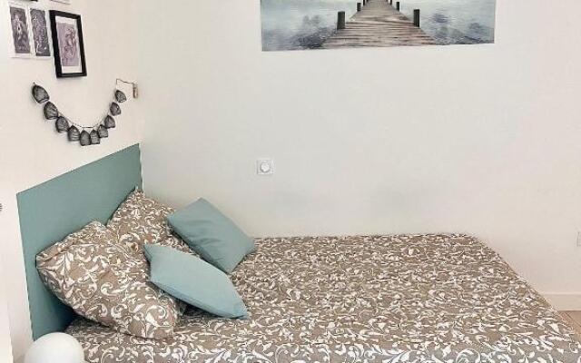 Jacuzzi / Parking Privé / Terrasse / Au pied du tram