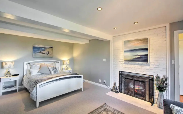 Walk to Keller Beach: Waterfront Studio w/ Hot Tub