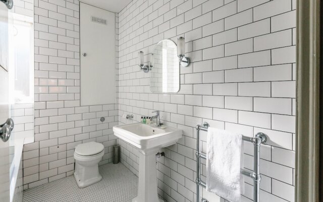 Bright and Charming Battersea Park Apartment