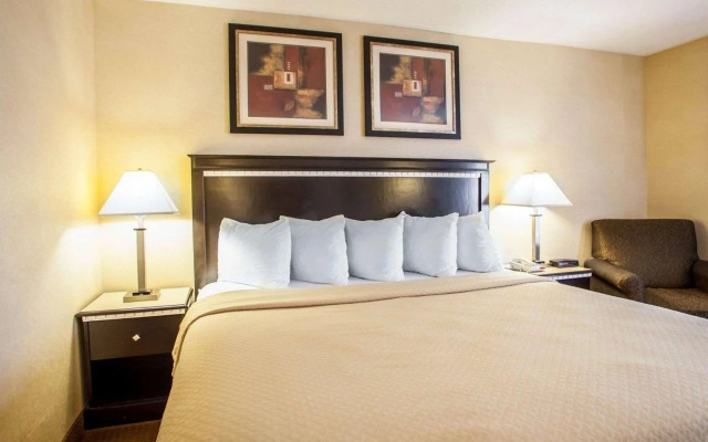 Quality Inn Aurora - Naperville Area