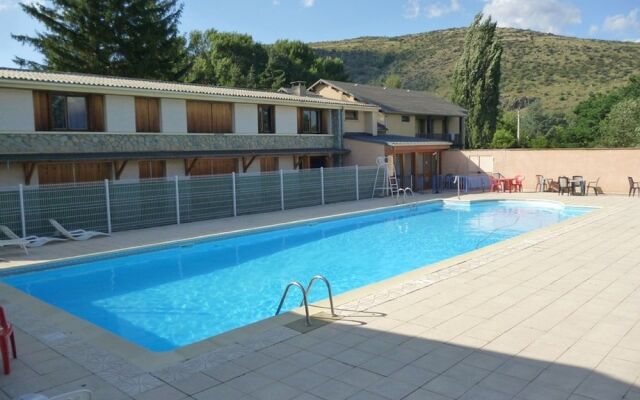 Village Club Yravals