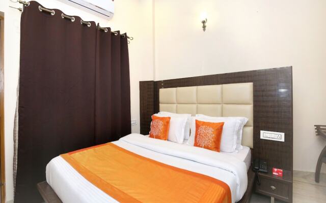OYO 10330 Hotel Golden Brooks
