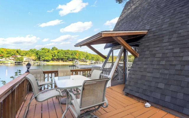 Sunrise Oasis - Enjoy Lakefront Living