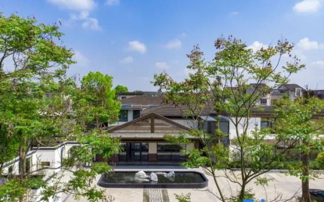 Yihong Hotel
