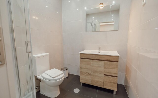 Amazing Villa With Terrace by Homing