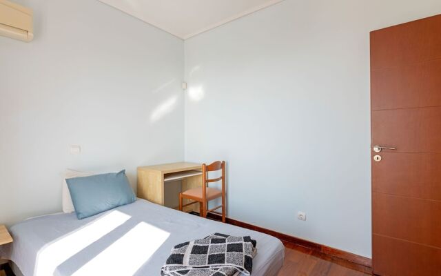 Lovely Family Holiday Home in Saronida Attikis near Beach