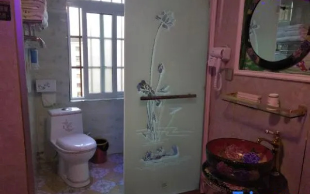 Wuchuan Aicheng Theme Apartment