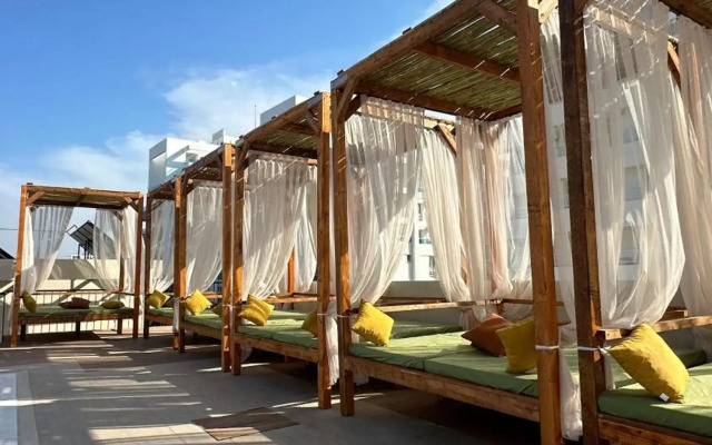 Olivia Palm Hotel