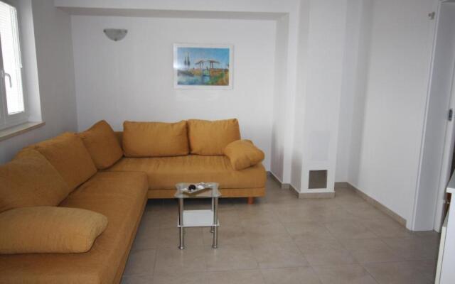 Mimice Bay Apartments