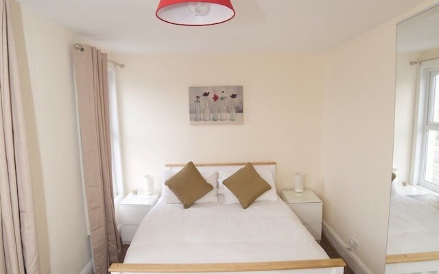 Bristol Serviced Lets - 152/154 Bath road