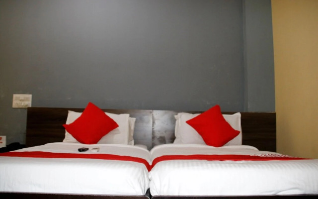 OYO 23423 Hotel Malabar Palace