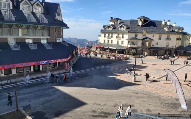 Plaza Andalucía Edificio Enebro 4-6 pax
