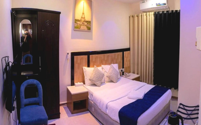 OYO 1118 Sharjah Plaza Hotel