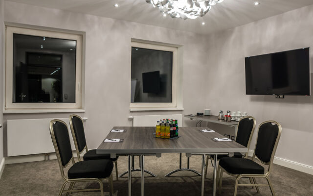 Hotel Business & More