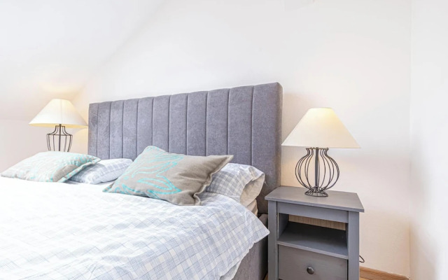 Stylish 3BR Apt With Balcony City Center