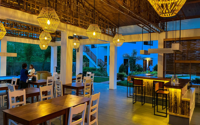 Red Picnic Hostel
