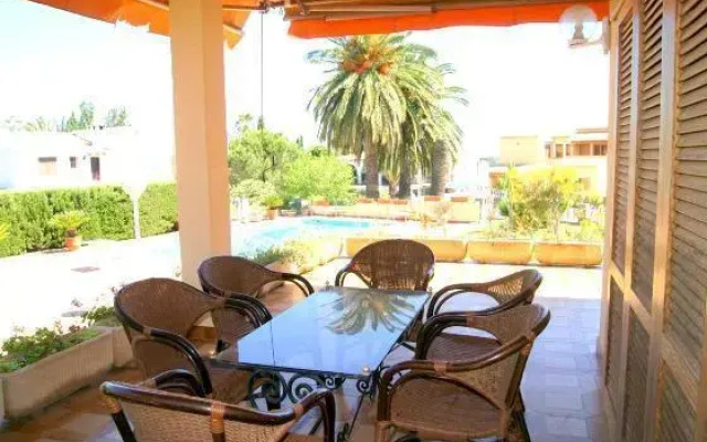 Apartment near the beach, with garden, in Denia