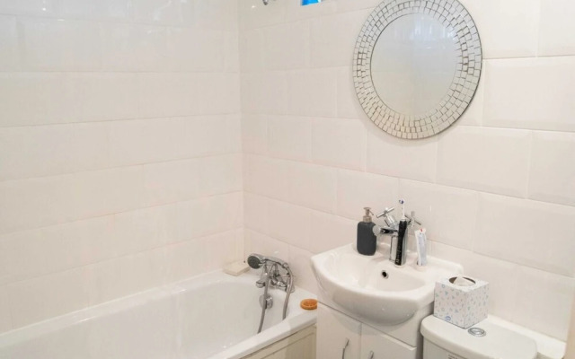 1 Bedroom Flat near DLR