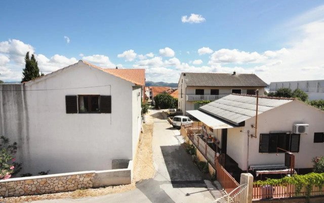 Apartments with a parking space Murter - 5084