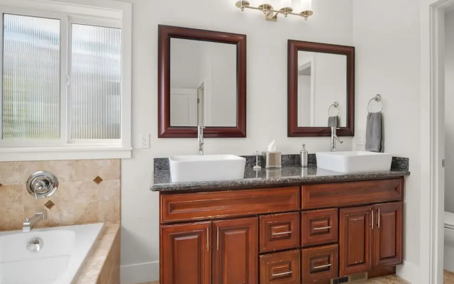 Seattle Vacation Home: The Depot