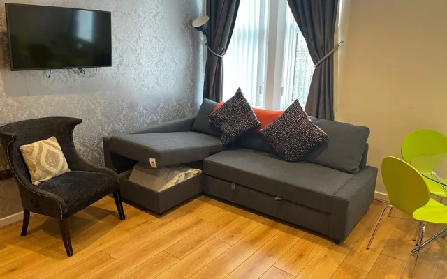 Contractor Bookers at Infinity Apartments