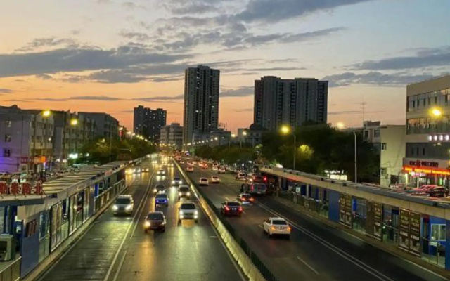 Jiujuke Business Hotel (Urumqi High Speed Railway Station)