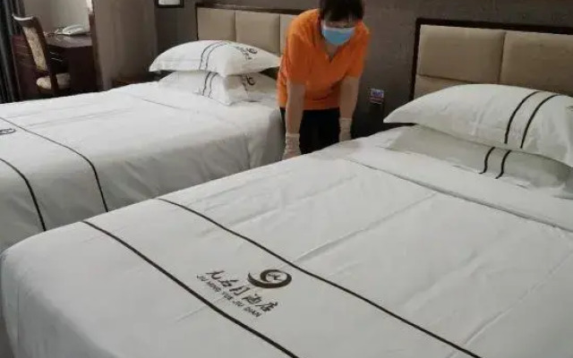 Jiu Ming Yue Hotel