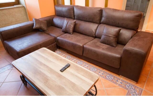 House - 4 Bedrooms with WiFi - 107751