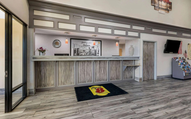 Super 8 by Wyndham Dickson