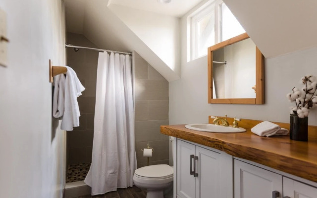 Lakeview Dr - Gambler