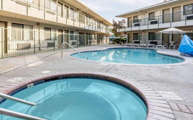 The Oakhurst Inn at Yosemite