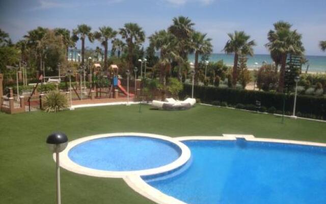 ayf lujoso y moderno en 1  linea de playa