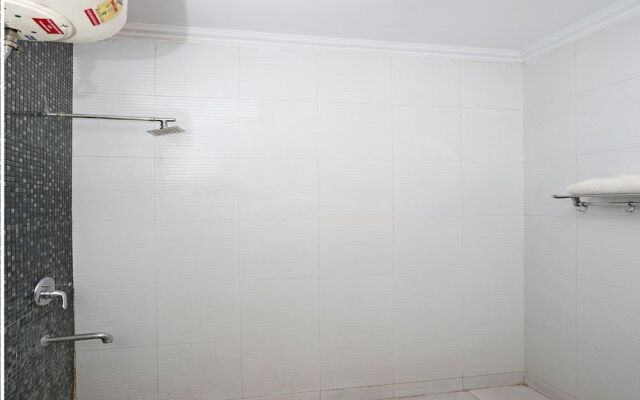 OYO 6895 Hotel Cybercity Rooms & Suites