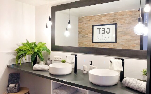 Tipi Lounge and breakfast