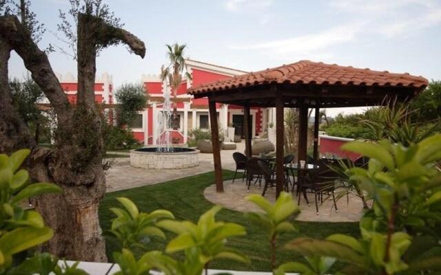 La Maison Rouge Resort