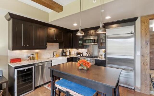 Edgemont 2504 - Luxury Ski-in Ski-out Condo