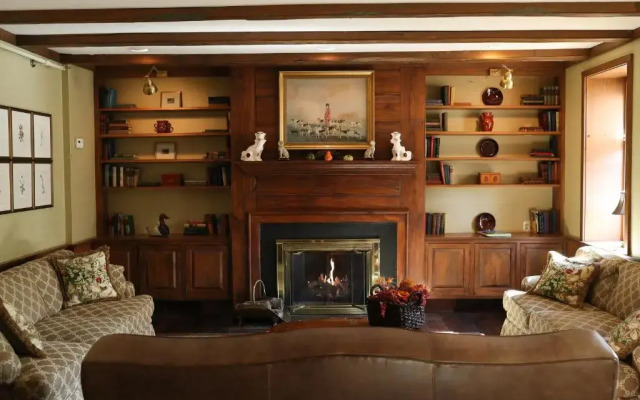 Golden Plough Inn At Peddlers Village