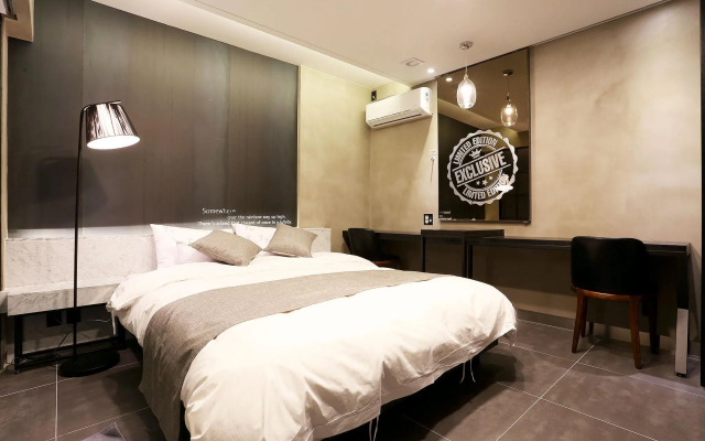 Hotel 2.4