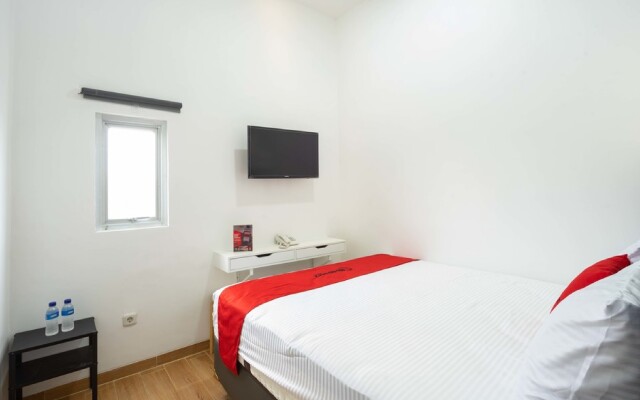 RedDoorz Plus @ Danau Sunter Utara